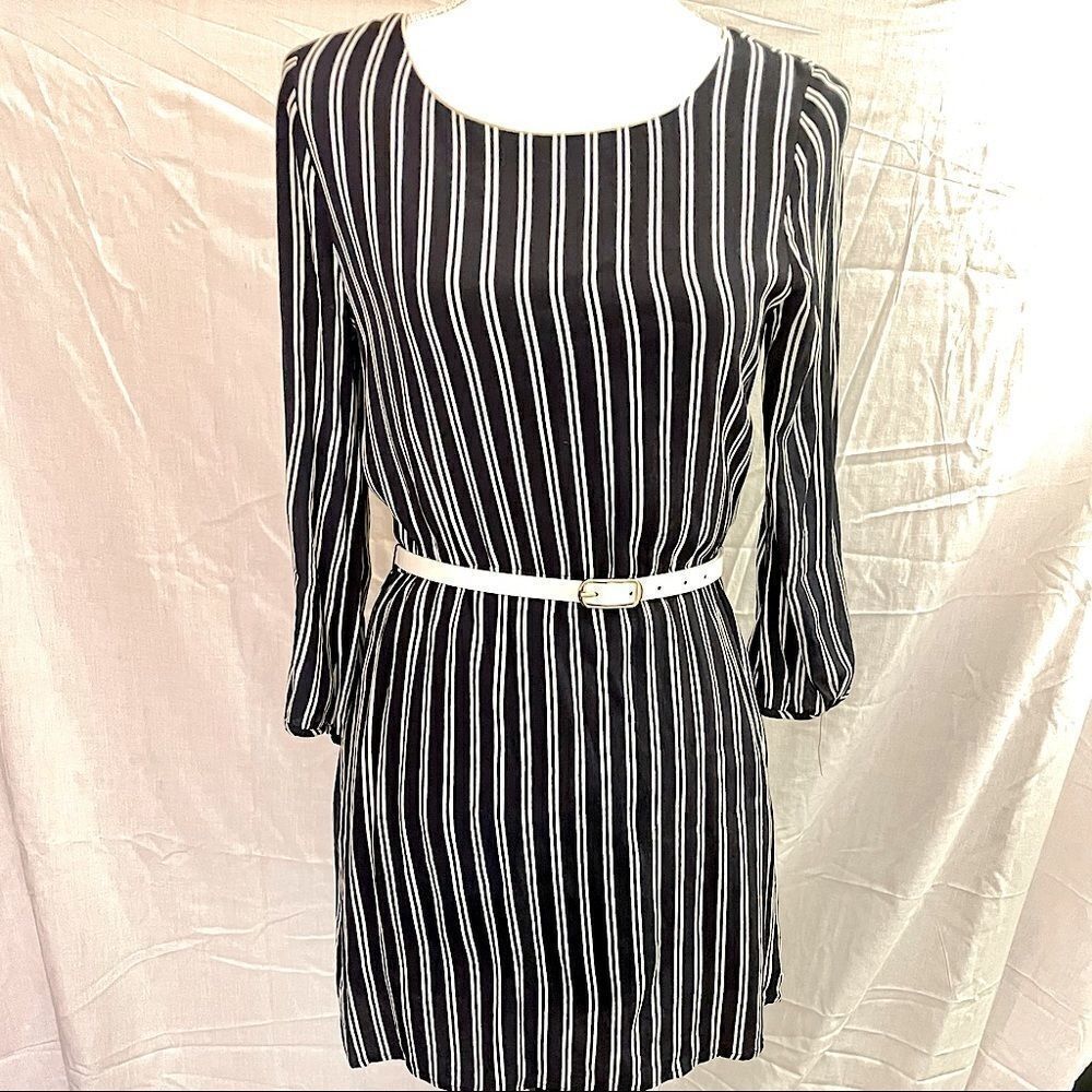 F21 white & blue pin-striped 3/4 sleeve mini dress